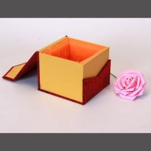 Haute Couture Quality Cushions With Iron Absorption Fine Figure Boxes