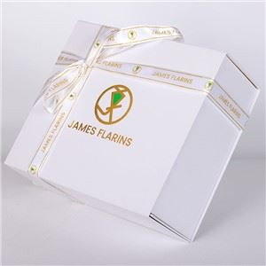 White Cardboard Magnetic Folding Gift Box with ribbons