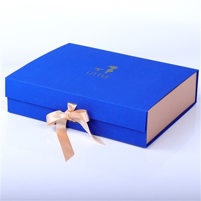 Custom Navy Blue MagneticCardboard Paper Gift Boxes Clothes Folding Box With Bow