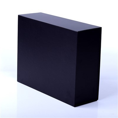 High Quality Custom Black Matt Magnetic Closure Folding Gift Box For Clothing Packaging