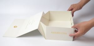 Custom Logo Recycled Cardboard Packaging Rigid Closure Folding Gift Boxes For Clothes T-Shirt Paper Packaging Box