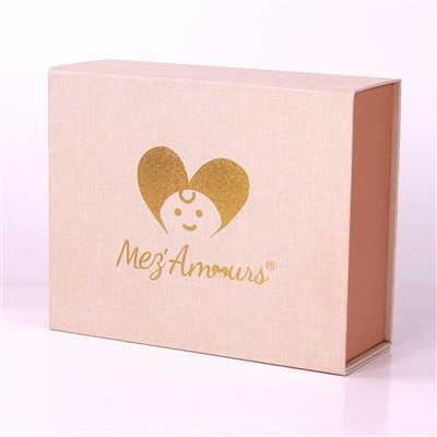 Retro And Elegant Linien Fabric Magnetic Closure Folding Clothing Packaging Box