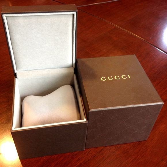 Gucci-watch-gift-box